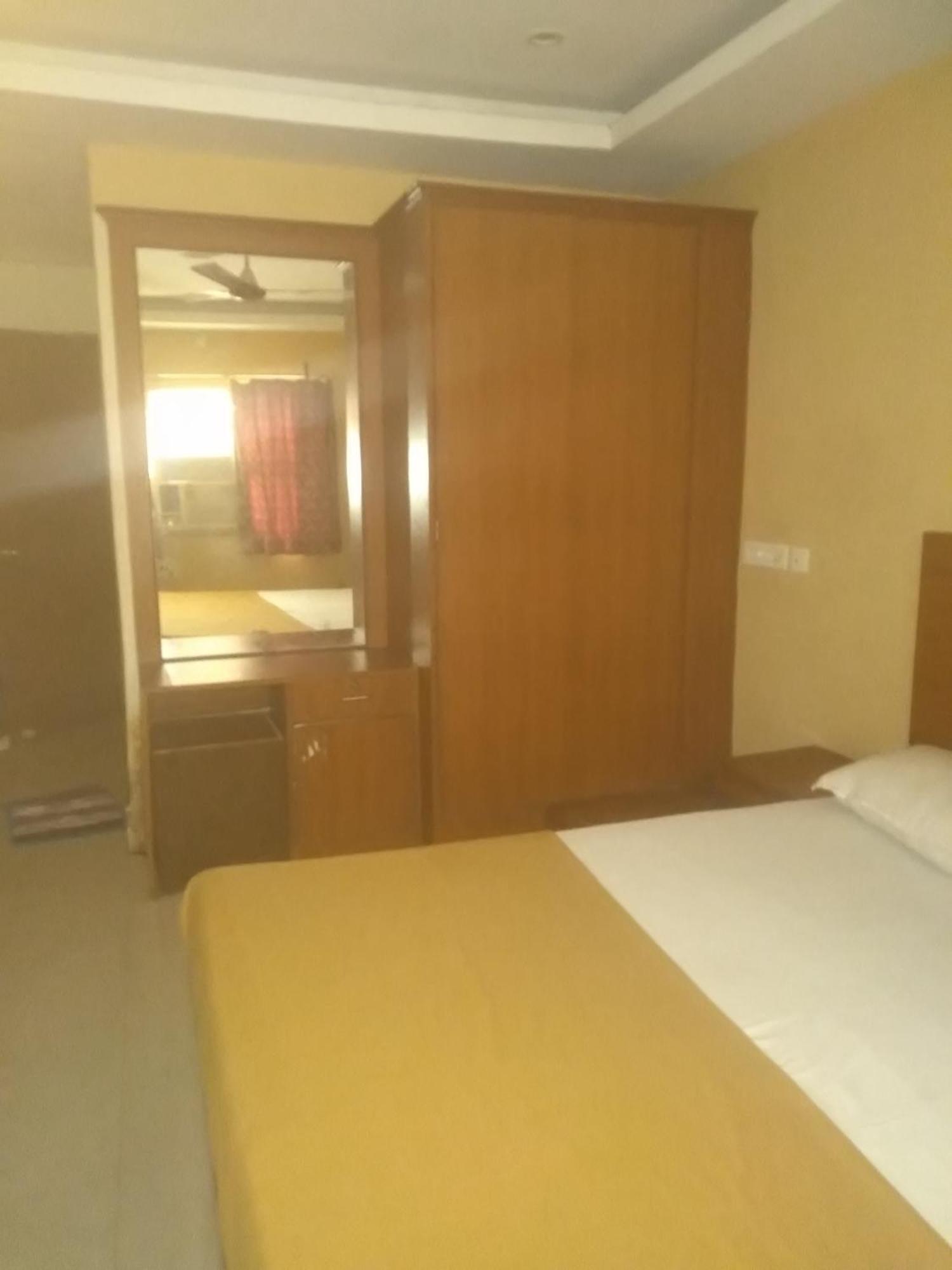 Hotel Soorya International Pondicherry Exteriör bild